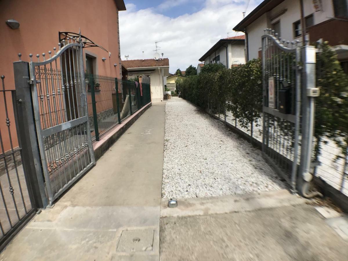 Casa Vacanze Vespucci トッレ・デル・ラーゴ・プッチーニ エクステリア 写真